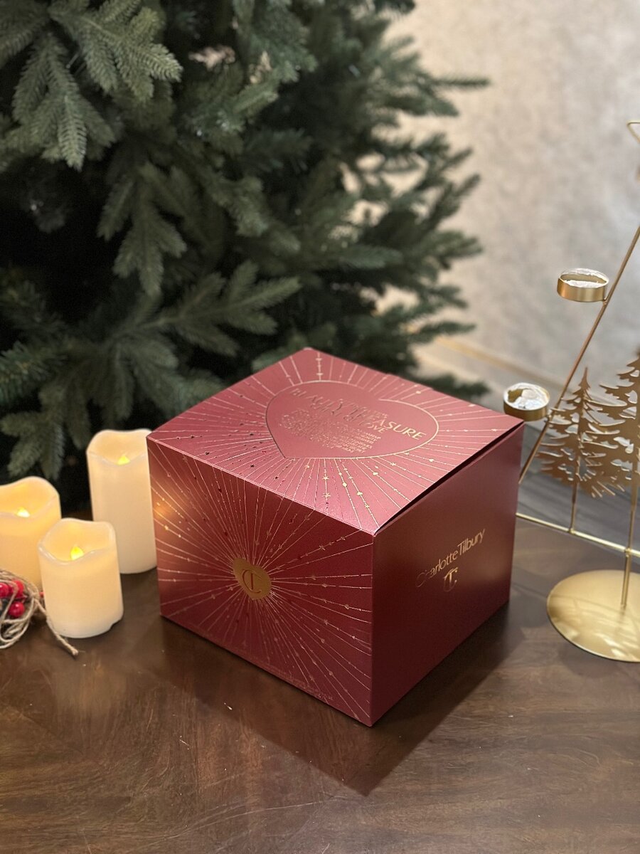 Новогодний бокс Ester Lauder 12.500 сом;Бордовый бокс 24.000