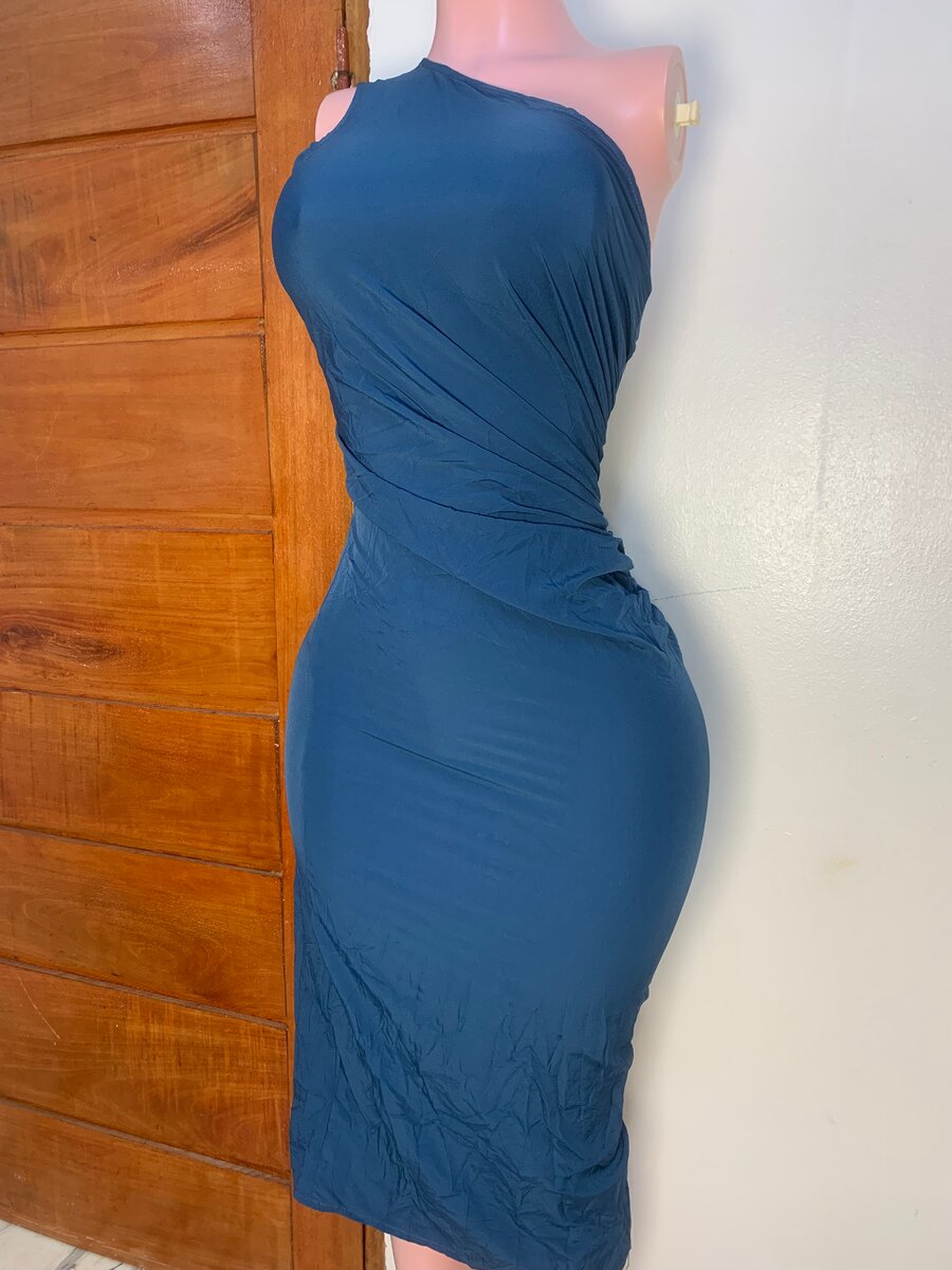 Robe midi chic sans manches