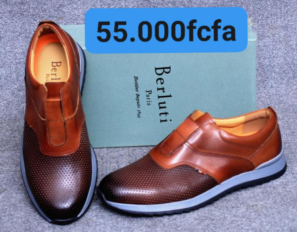 bottes en cuir marron avec semelle blanche