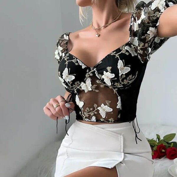Top en dentelle florale chic