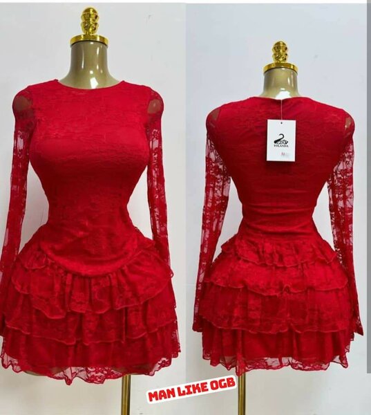 Robe en dentelle rouge élégante