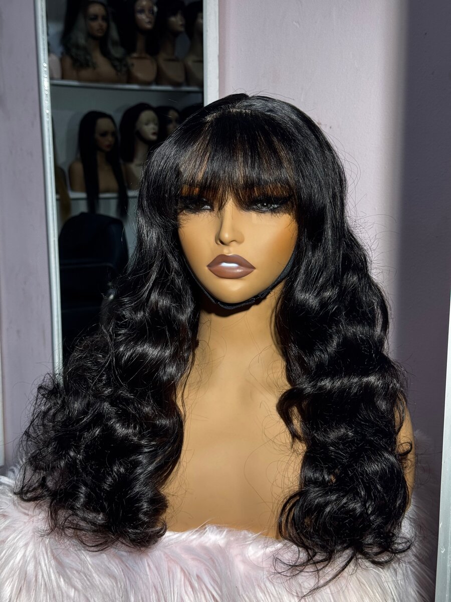 Perruque Ondulée avec Frange