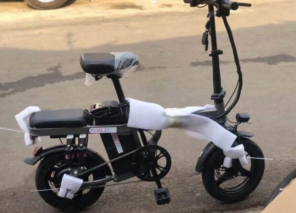 Vélo électrique pliable compact