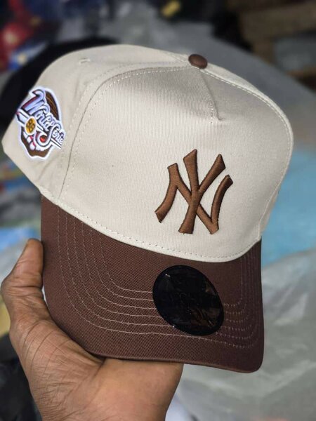 Casquette beige et marron tendance