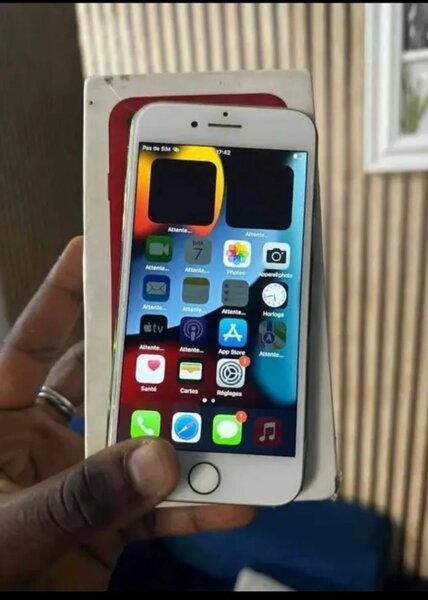 Smartphone iOS rouge