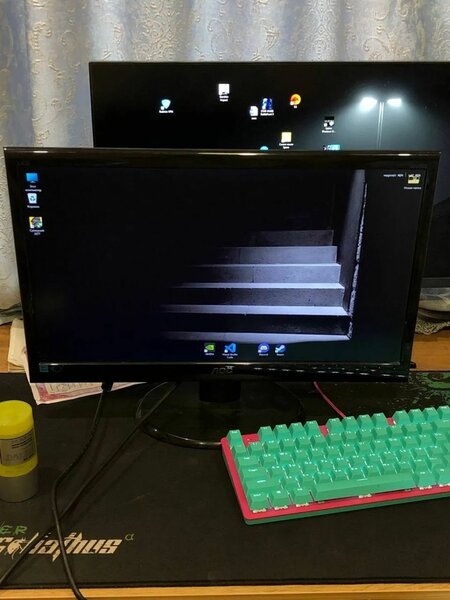 AOC 21.5 , 76 герц