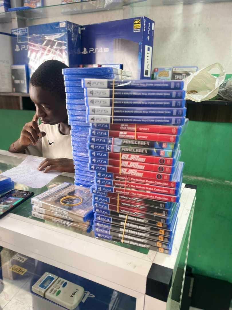 Ps4 Slim + 1CD au choix// nouvel Arivage