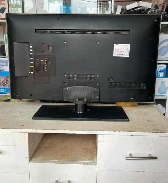 Téléviseur LED 40 pouces Full HD