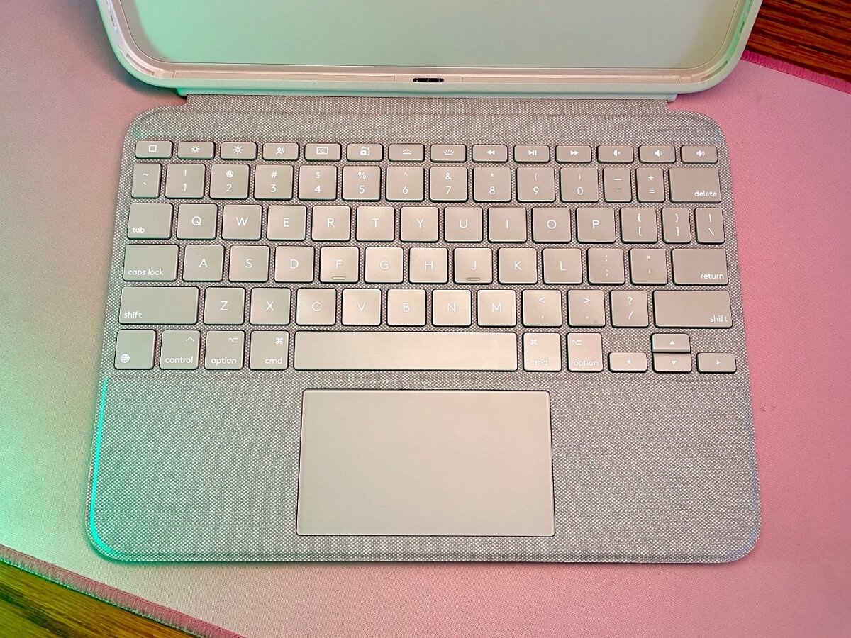 Клавиатура для iPad 10  Logitech Combo Touch