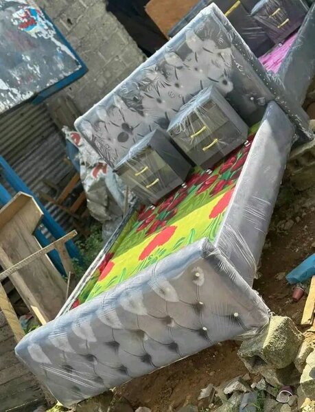 Lit rembourré luxueux