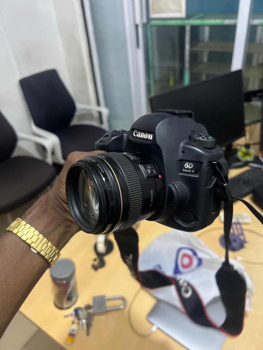Canon 6D mark ii with 85mm f/1.8 lens