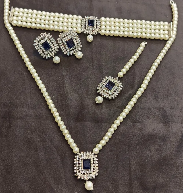 Beautiful Mala and chokar Pendant Formal Jewellery set