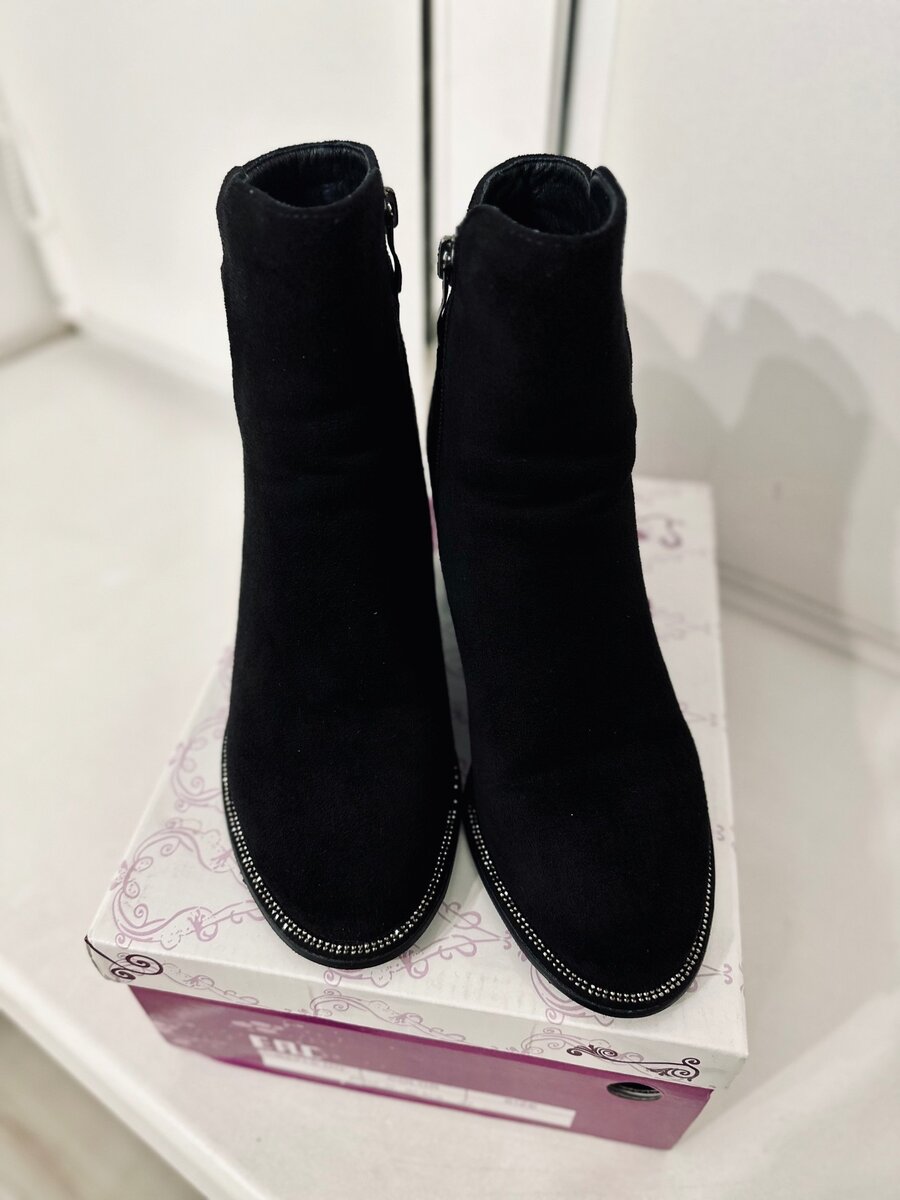 Классические ботинки на каблуке