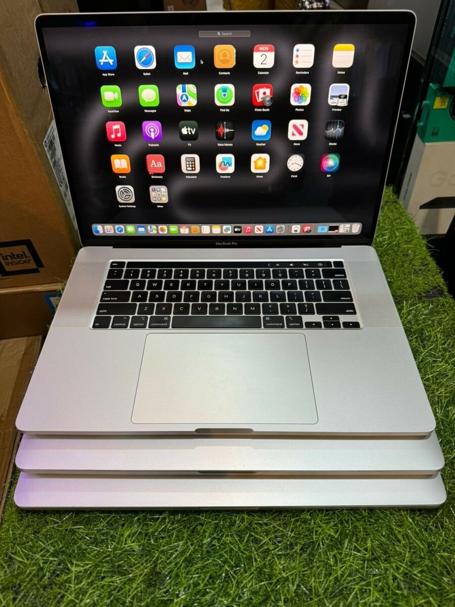 2019 macbook pro touchbar graphics Laptop