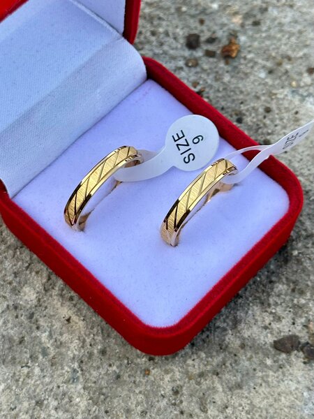 Alliances en or élégantes