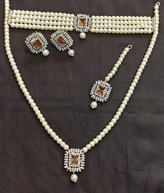 Beautiful Mala and chokar Pendant Formal Jewellery set