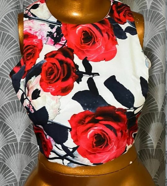 Top sans manches à fleurs