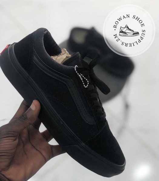 Black sneakers Sizes:5-7.5