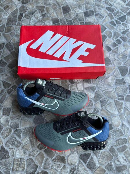 Nike Shox Gravity Sneakers