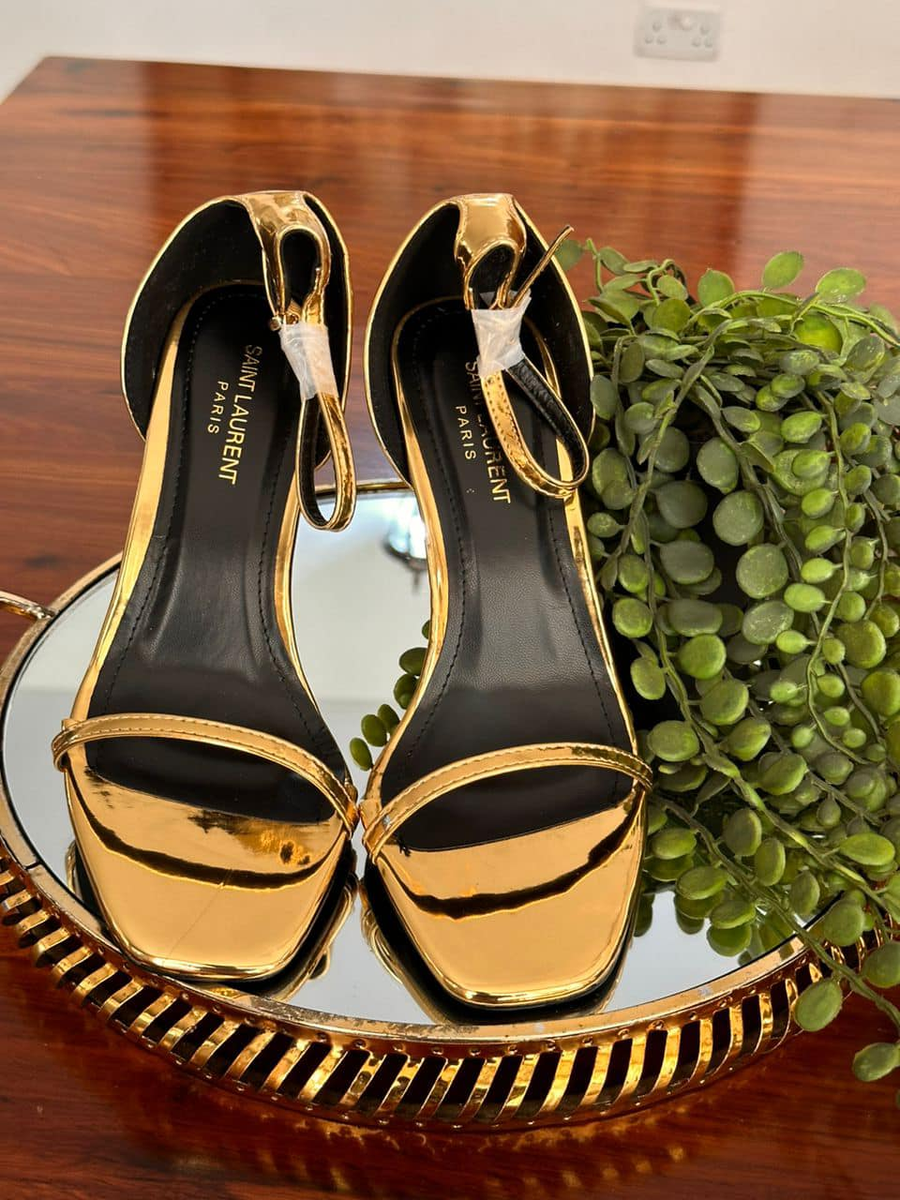 Chaussure jaune noir