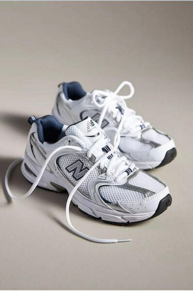 Baskets de course blanches