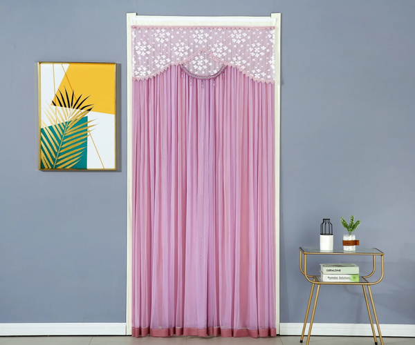 Rideau rose avec dentelle floral