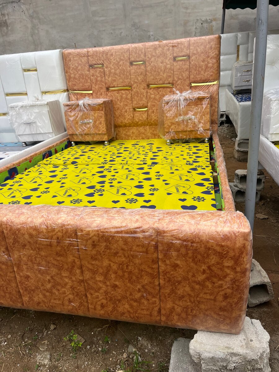 Lit double moderne rembourré