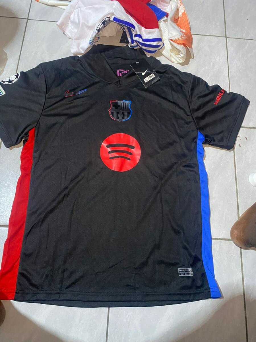 Maillots de football authentiques