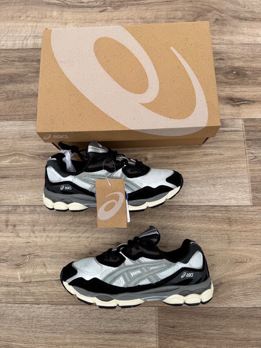 Chaussures de course ASICS élégantes