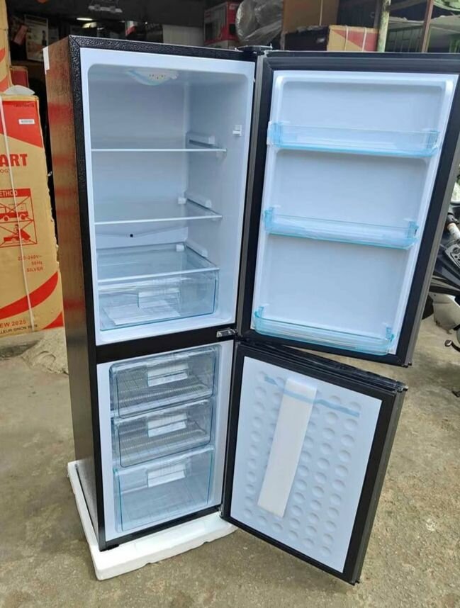 Réfrigérateur combiné inox moderne