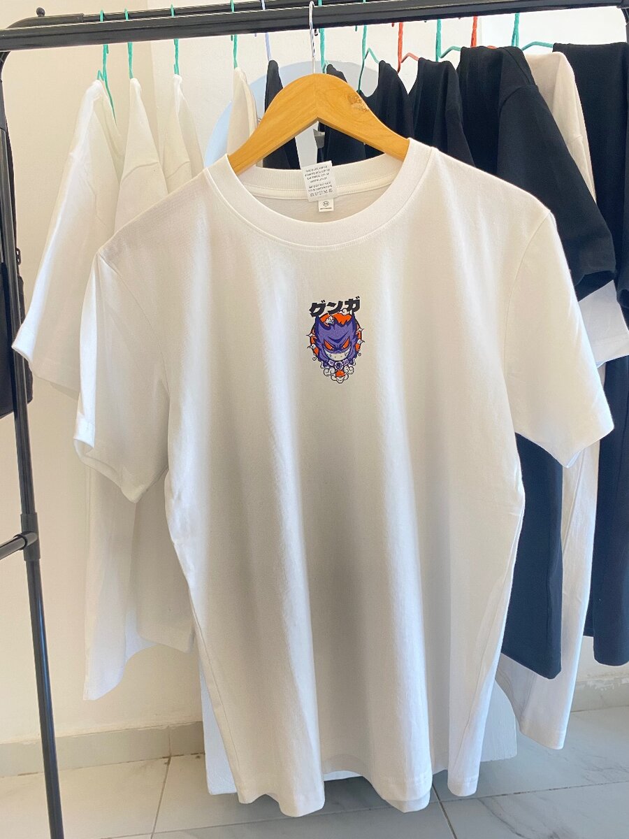 T-shirt blanc avec design animé