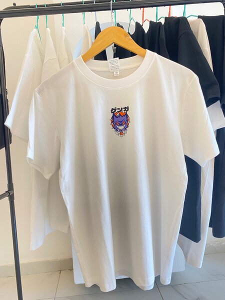 T-shirt blanc avec design animé