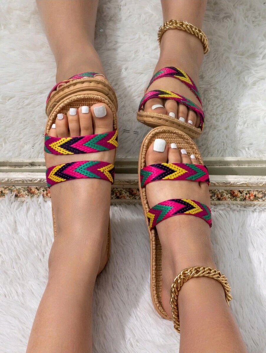 Colour block slippers