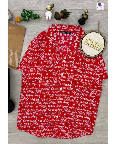 Chemise rouge à motifs stylés