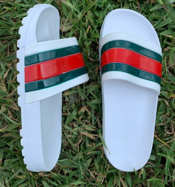 Claquettes tendance confortables