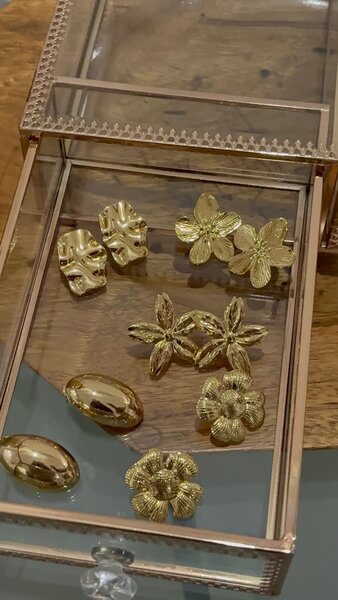 Elegant Gold Earrings Set