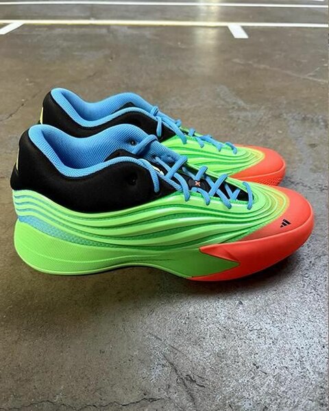 Basketball Adidas Dame 10