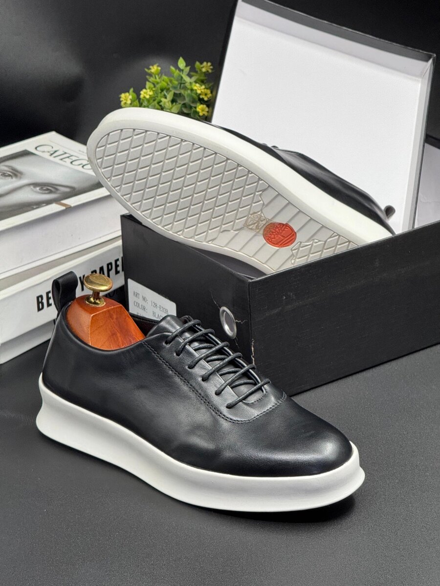 TIMBERLAND BLACK AND WHITE