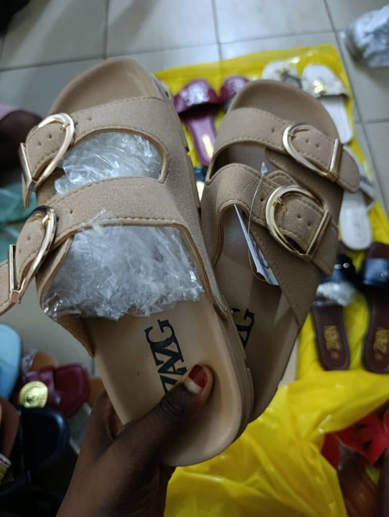 Sandales à boucles élégantes