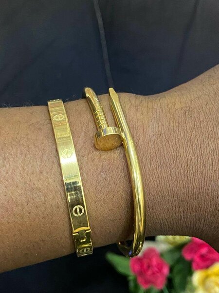 FEMALE WRIST CANDIES