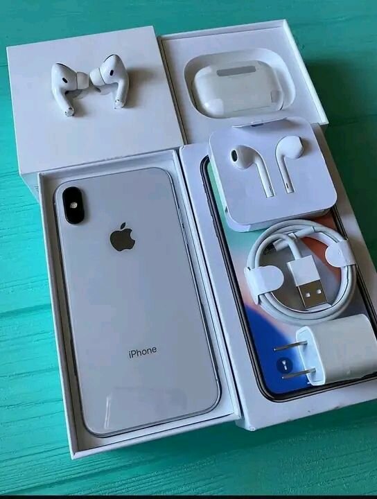 iPhone X argent 64 Go déverrouillé