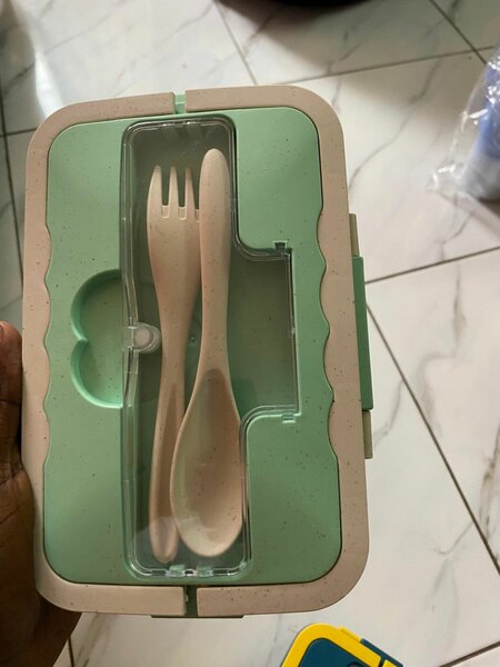 Boîte à lunch avec couverts