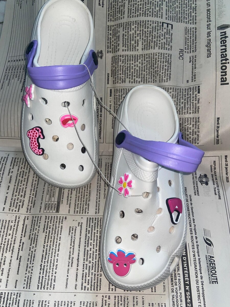 Sabots blancs avec breloques