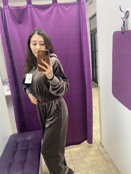 Костюм велюровый весенний с капюшоном