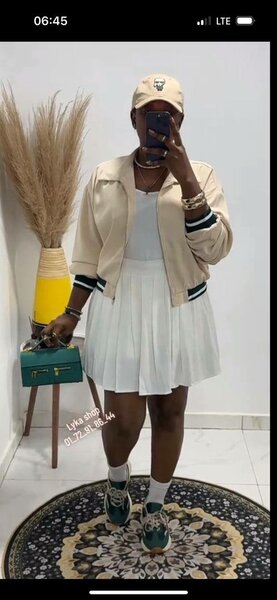 Jupe plissée blanche élégante