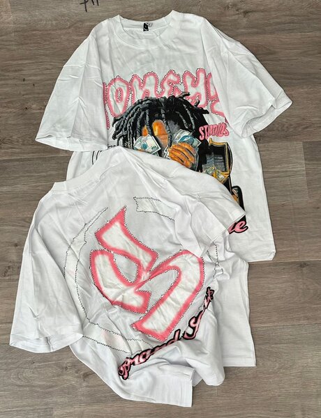 T-shirt graphique distinctive