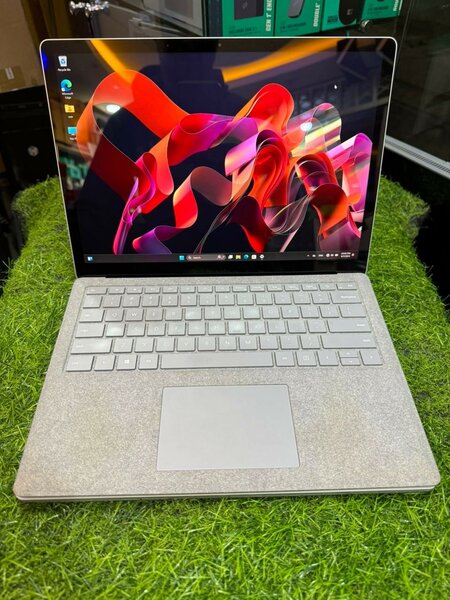 Microsoft Surface Laptop 2 RAM 8GB Intel Core i5 SSD 256GB
