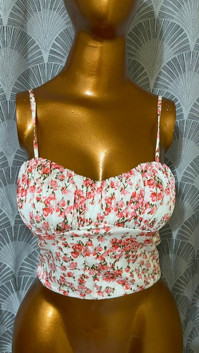 Top fleuri à bretelles