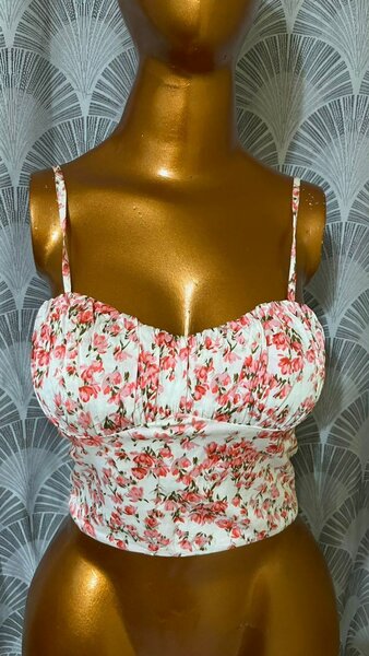 Top fleuri à bretelles