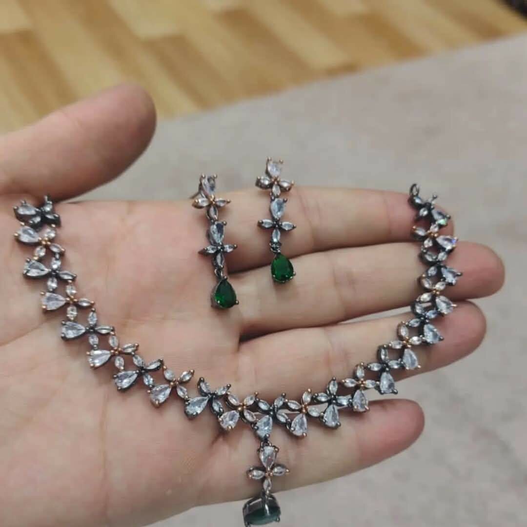 Ladies party set nackless and earrings